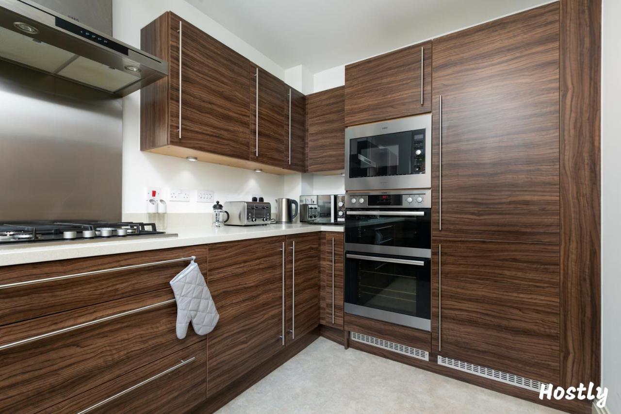 Albatross House - Comfy Home With Parking Slough Luaran gambar